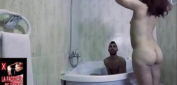 Pareja en el jacuzzi teniendo sexo